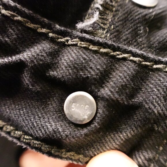 Levi’s Premium Wedgie Straight Jeans Women’s 28 Black Distressed Denim - Picture 13 of 16